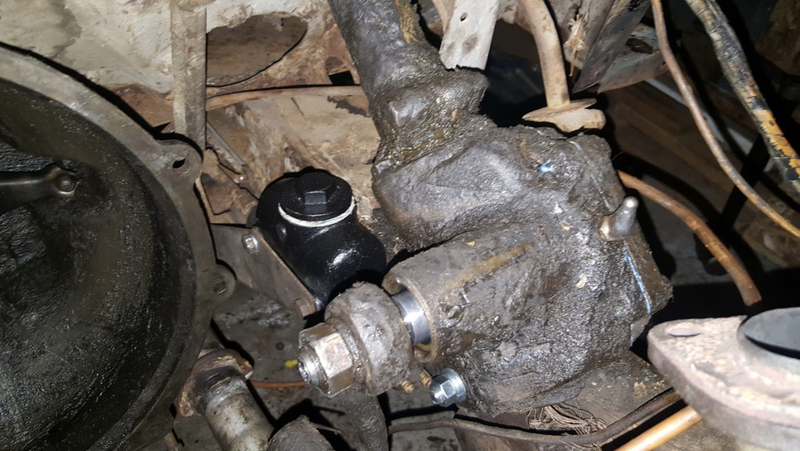 The steering box with its new sector shaft.